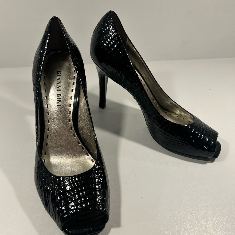 Gianni Bini Black Patent Croc Embossed Peep Toe Pumps Stiletto Heels Size 8.5